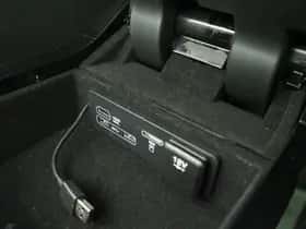 Land Rover Range Rover Velar (2017) thumbnail 33