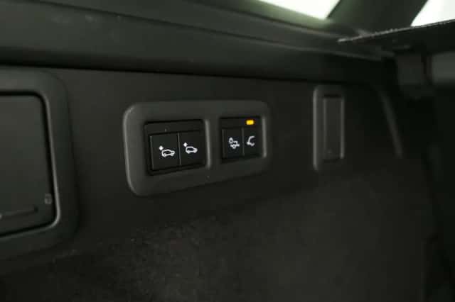 Land Rover Range Rover Velar (2017) thumbnail 39