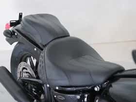 Harley-Davidson 114 FLHCS Softail Heritage Classic (2022) thumbnail 18