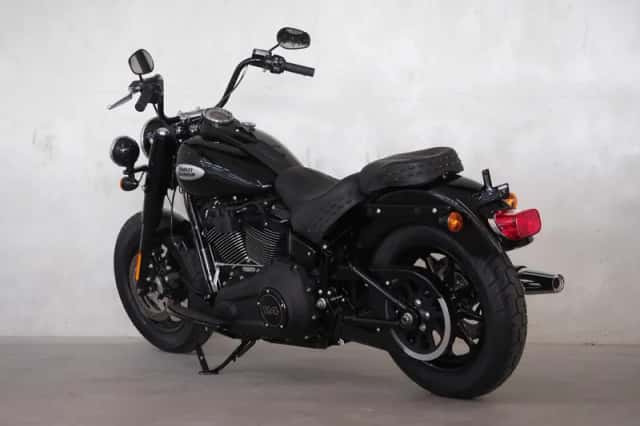Harley-Davidson 114 FLHCS Softail Heritage Classic (2022) thumbnail 3