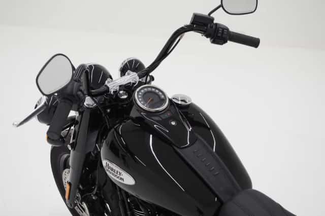 Harley-Davidson 114 FLHCS Softail Heritage Classic (2022) thumbnail 25