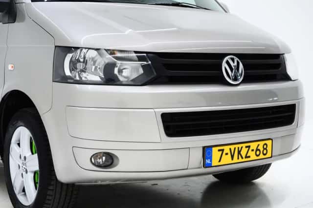 Volkswagen Transporter (2011) thumbnail 11