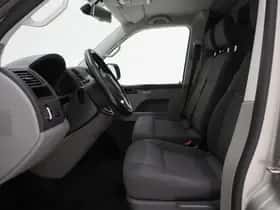 Volkswagen Transporter (2011) thumbnail 13