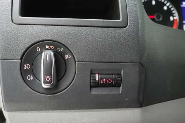 Volkswagen Transporter (2011) thumbnail 16