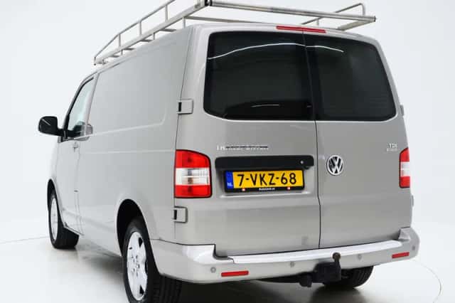 Volkswagen Transporter (2011) thumbnail 3