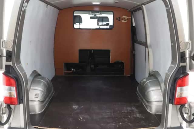Volkswagen Transporter (2011) thumbnail 26