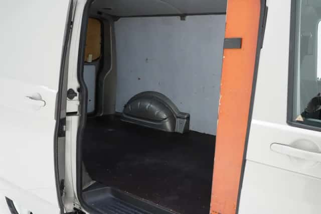 Volkswagen Transporter (2011) thumbnail 27