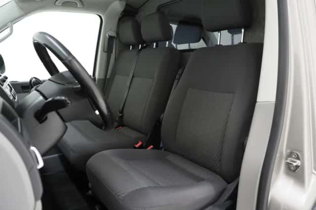 Volkswagen Transporter (2011) thumbnail 4