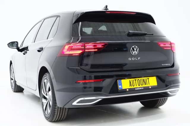 Volkswagen Golf (2021) thumbnail 3