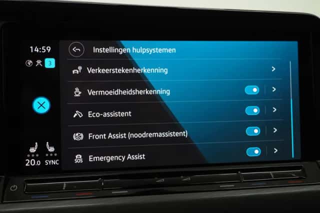 Volkswagen Golf (2021) thumbnail 36