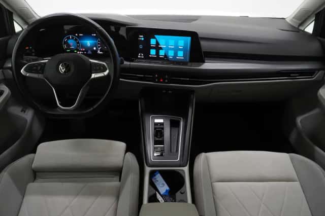 Volkswagen Golf (2021) thumbnail 5