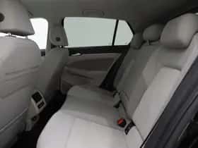 Volkswagen Golf (2021) thumbnail 41