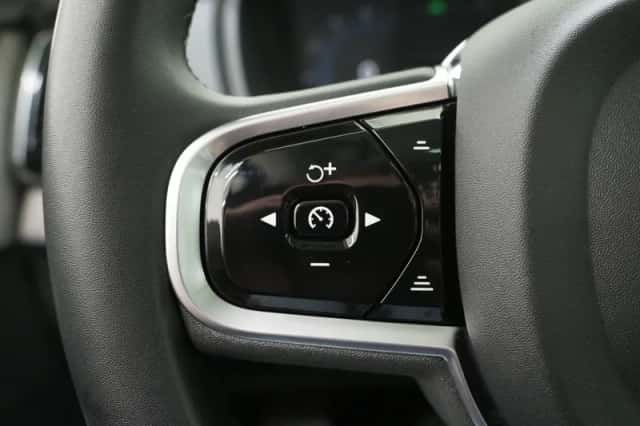 Volvo XC90 (2022) thumbnail 23
