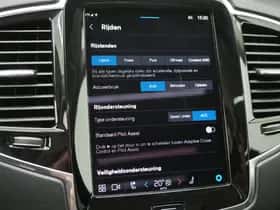 Volvo XC90 thumbnail 32