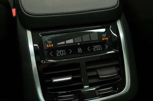 Volvo XC90 (2022) thumbnail 38