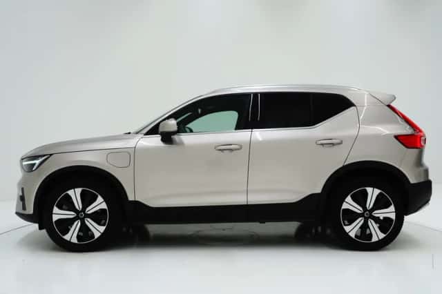 Volvo XC40 (2022) thumbnail 2