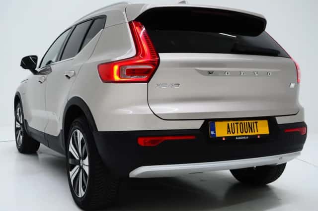 Volvo XC40 (2022) thumbnail 3