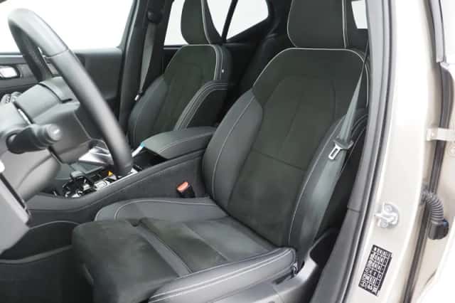 Volvo XC40 (2022) thumbnail 4