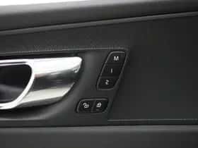 Volvo XC60 (2019) thumbnail 18