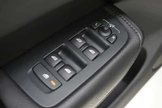 Volvo XC60 (2019) thumbnail 19