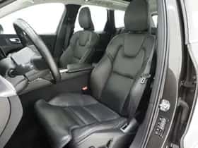 Volvo XC60 (2019) thumbnail 4