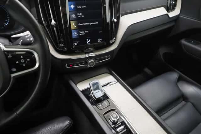 Volvo XC60 (2019) thumbnail 36