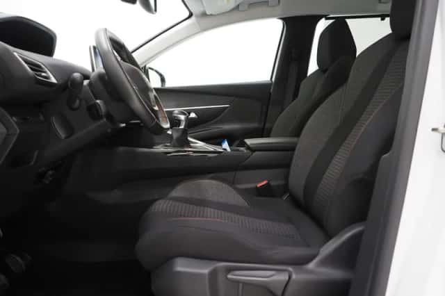 Peugeot 5008 (2021) thumbnail 15