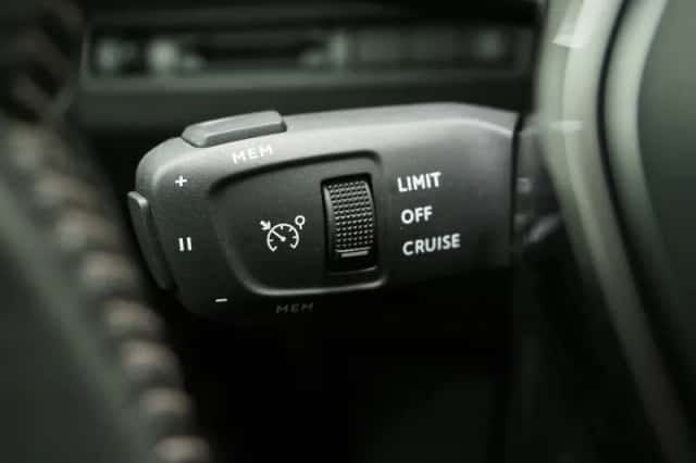 Peugeot 5008 (2021) thumbnail 20