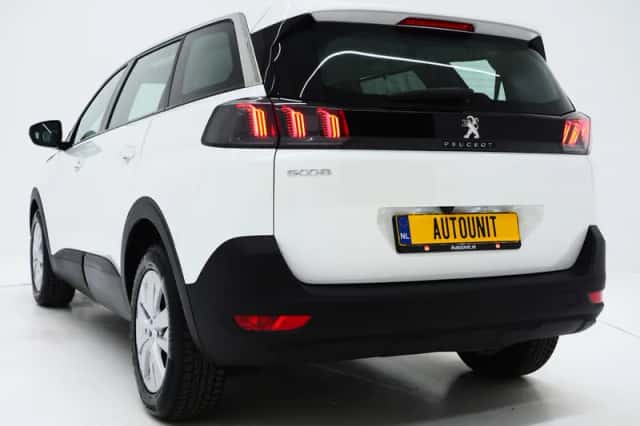 Peugeot 5008 (2021) thumbnail 3