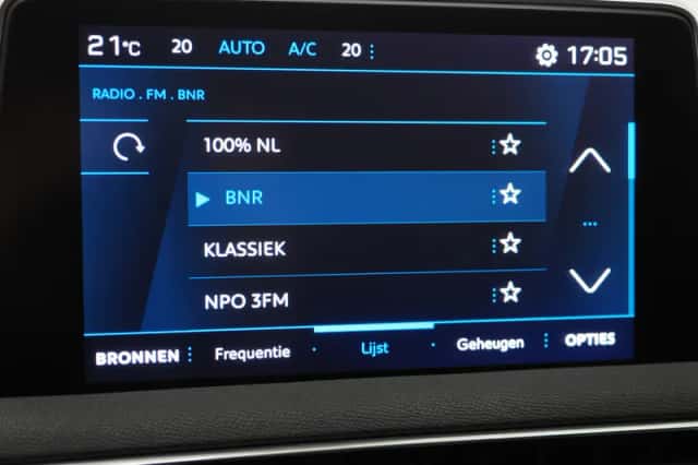 Peugeot 5008 (2021) thumbnail 26