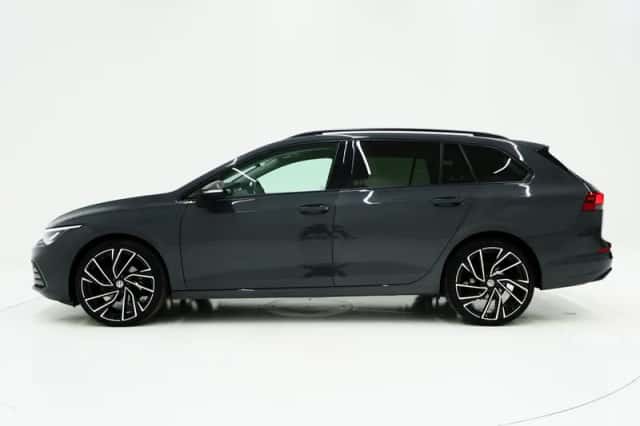 Volkswagen Golf (2022) thumbnail 2
