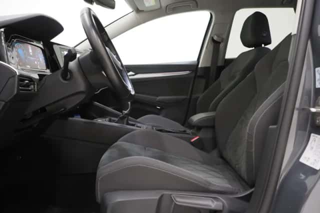 Volkswagen Golf (2022) thumbnail 15