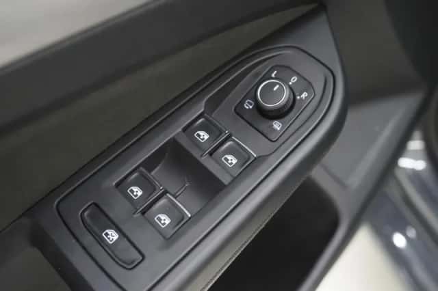Volkswagen Golf (2022) thumbnail 17