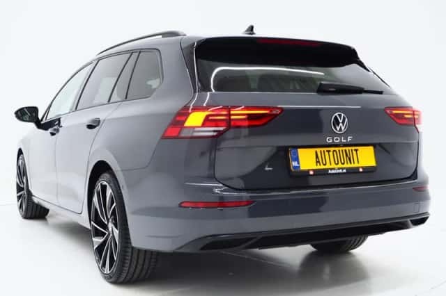 Volkswagen Golf (2022) thumbnail 3