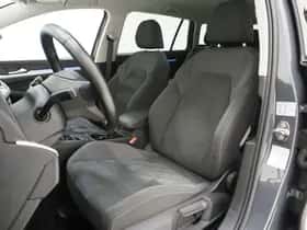 Volkswagen Golf (2022) thumbnail 4