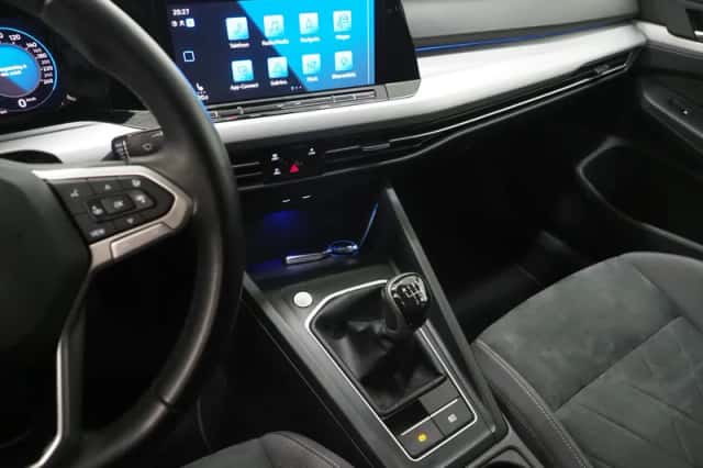 Volkswagen Golf (2022) thumbnail 32