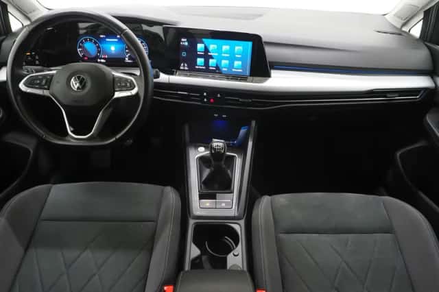 Volkswagen Golf (2022) thumbnail 5