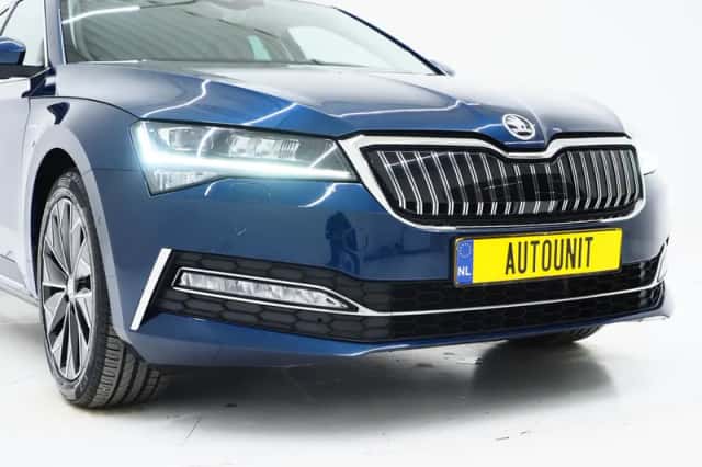 Škoda Superb (2021) thumbnail 12
