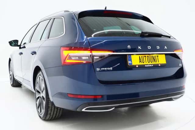Škoda Superb (2021) thumbnail 3