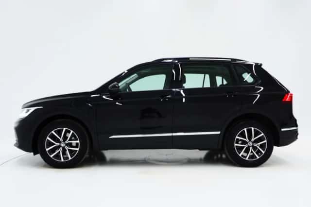 Volkswagen Tiguan (2021) thumbnail 2