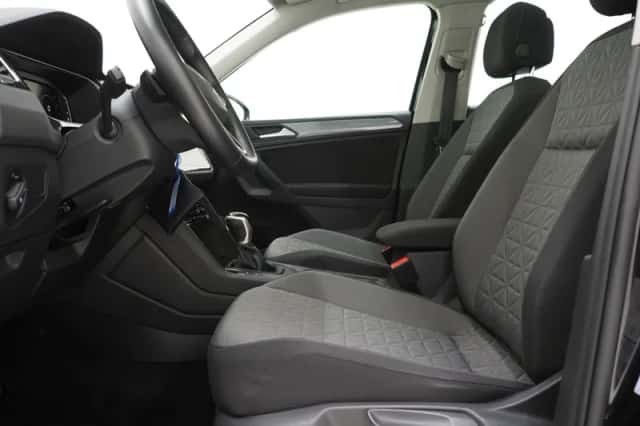 Volkswagen Tiguan (2021) thumbnail 16