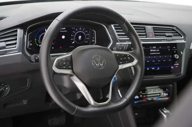 Volkswagen Tiguan (2021) thumbnail 17