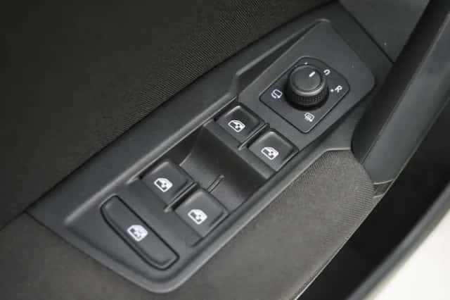 Volkswagen Tiguan (2021) thumbnail 18