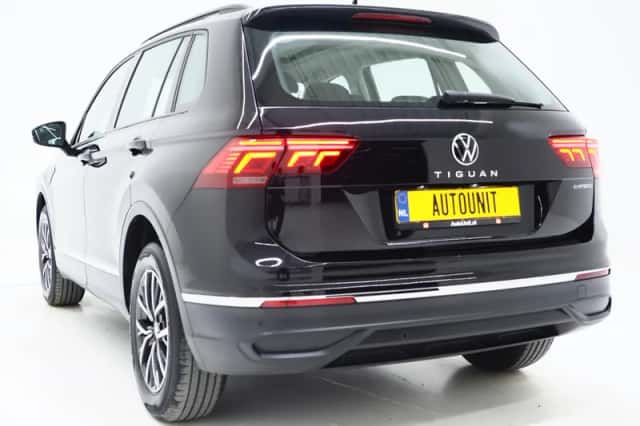 Volkswagen Tiguan (2021) thumbnail 3