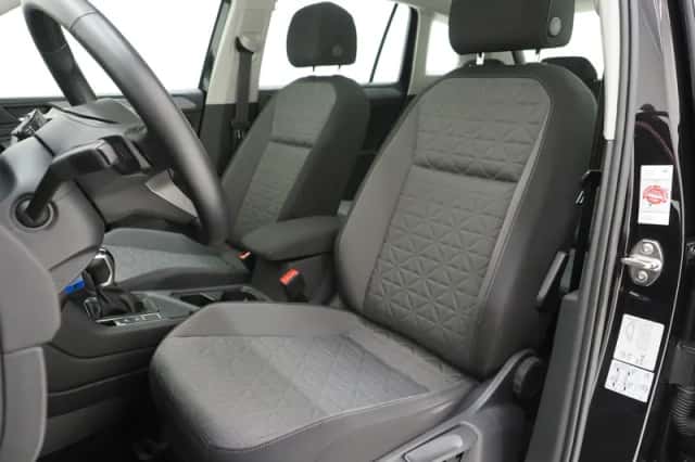Volkswagen Tiguan (2021) thumbnail 4