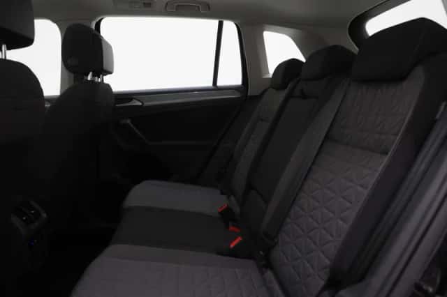 Volkswagen Tiguan (2021) thumbnail 35