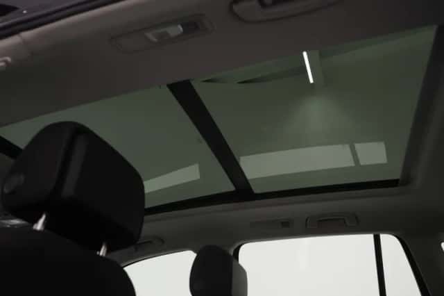 Volkswagen Tiguan (2021) thumbnail 36