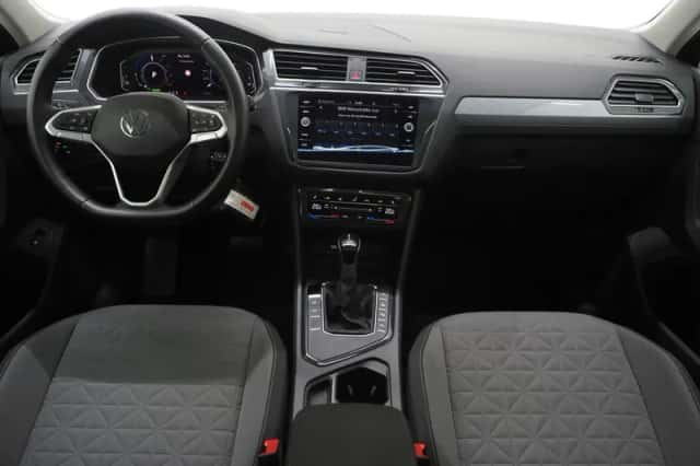 Volkswagen Tiguan (2021) thumbnail 5