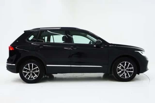 Volkswagen Tiguan (2021) thumbnail 10
