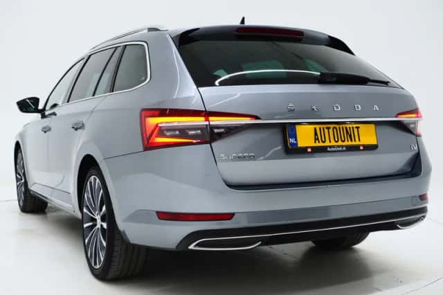 Škoda Superb (2021) thumbnail 3